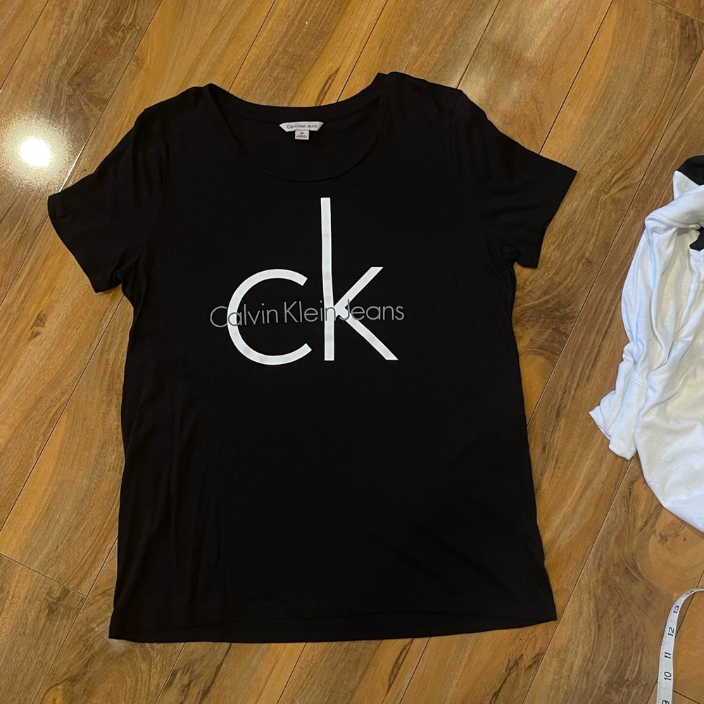 Size medium Calvin Klein black T-shirt